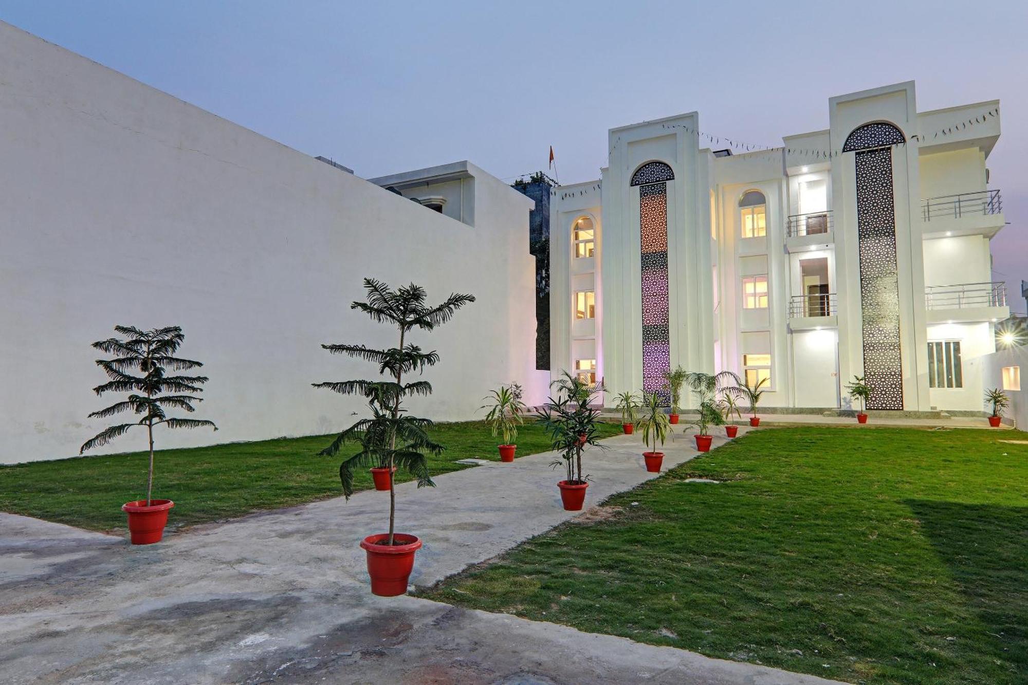 Super Collection O Yamuna Palace Near Gomti Riverfront Park Hasanganj Eksteriør billede
